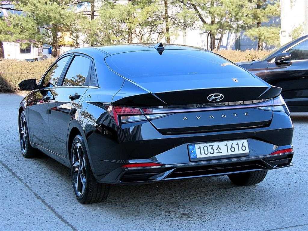 HYUNDAI Avante - Vista 3