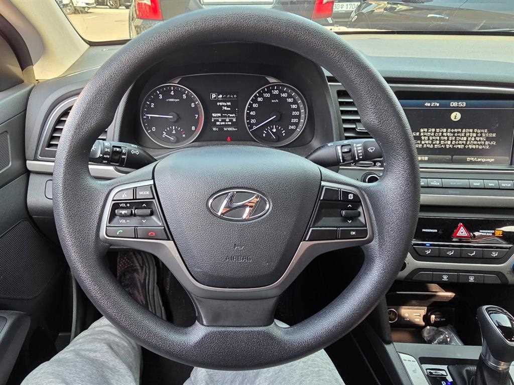 HYUNDAI Avante - Vista 5