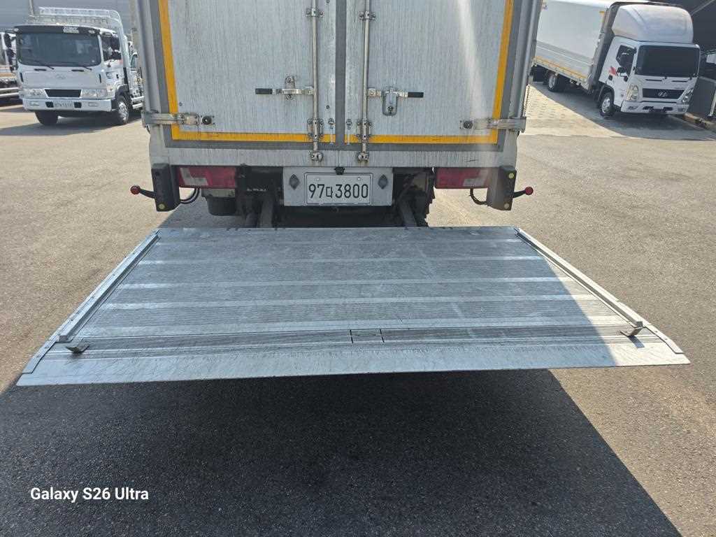medium and large cargo truck - Vista 6