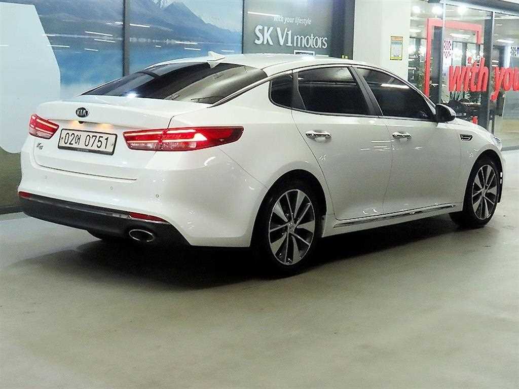 KIA K5 - Vista 4