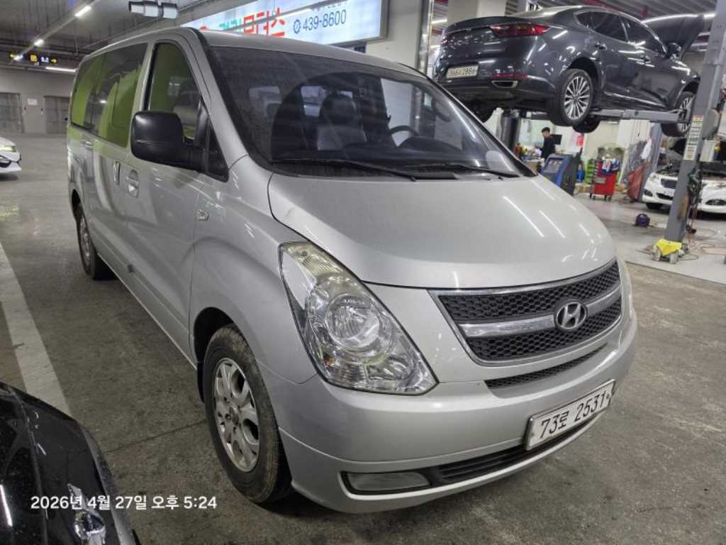 HYUNDAI Starex - Vista 2