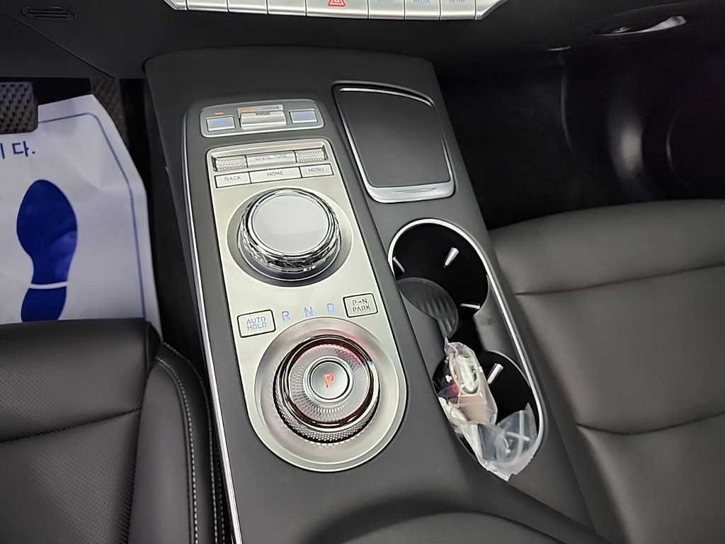 Genesis GV70 - Vista 8