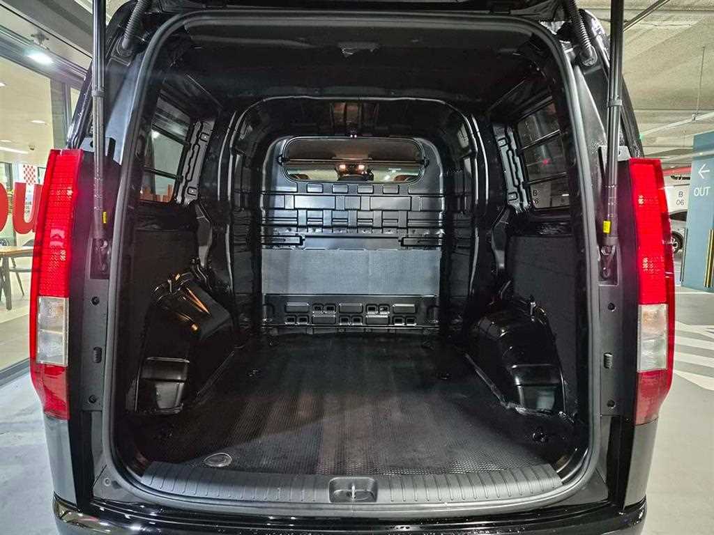 HYUNDAI Staria 2025 Negro - Importación desde Corea - HF Imports Iquique - Foto 18