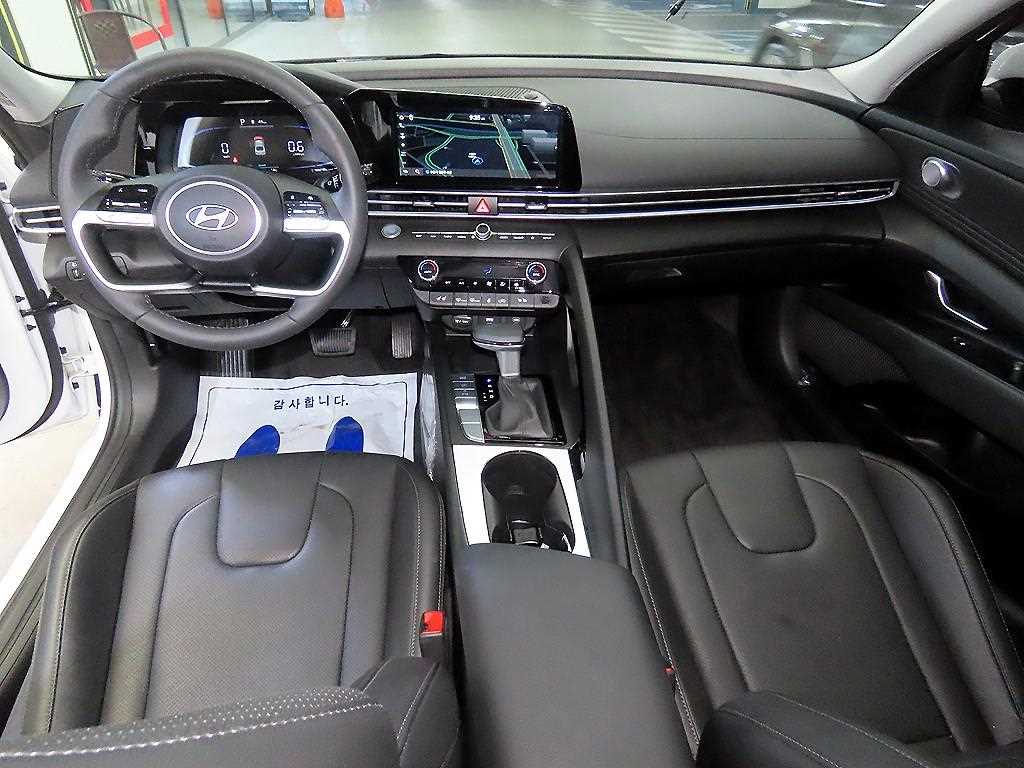 HYUNDAI Avante - Vista 10