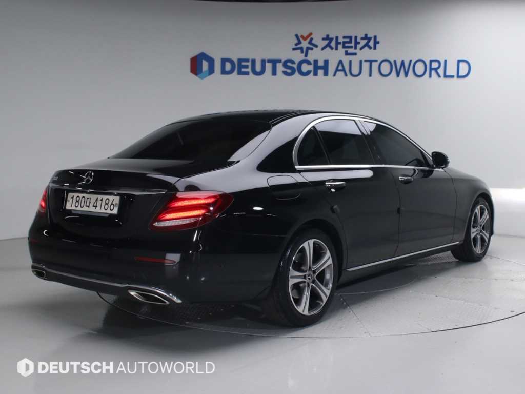 Mercedes Benz E class - Vista 2