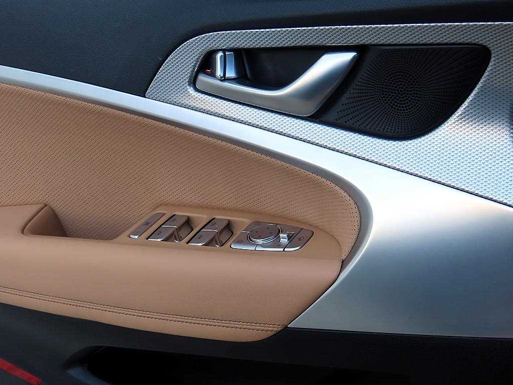 Genesis G70 - Vista 11
