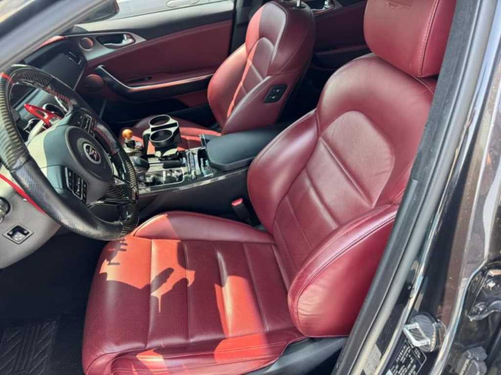 KIA Stinger - Vista 5