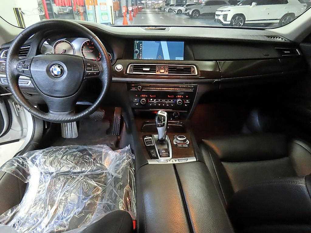 BMW 7 Series - Vista 10