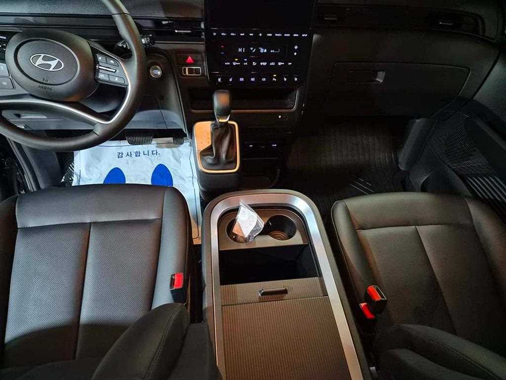 HYUNDAI Staria - Vista 10