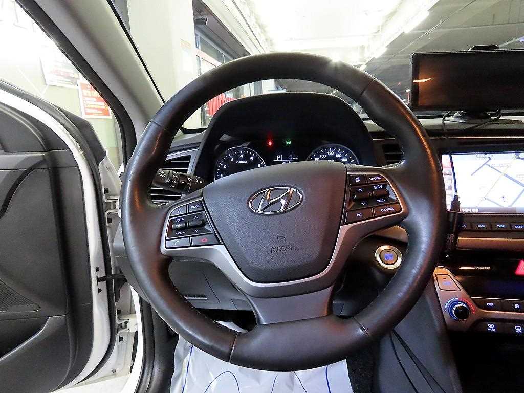 HYUNDAI Avante - Vista 8