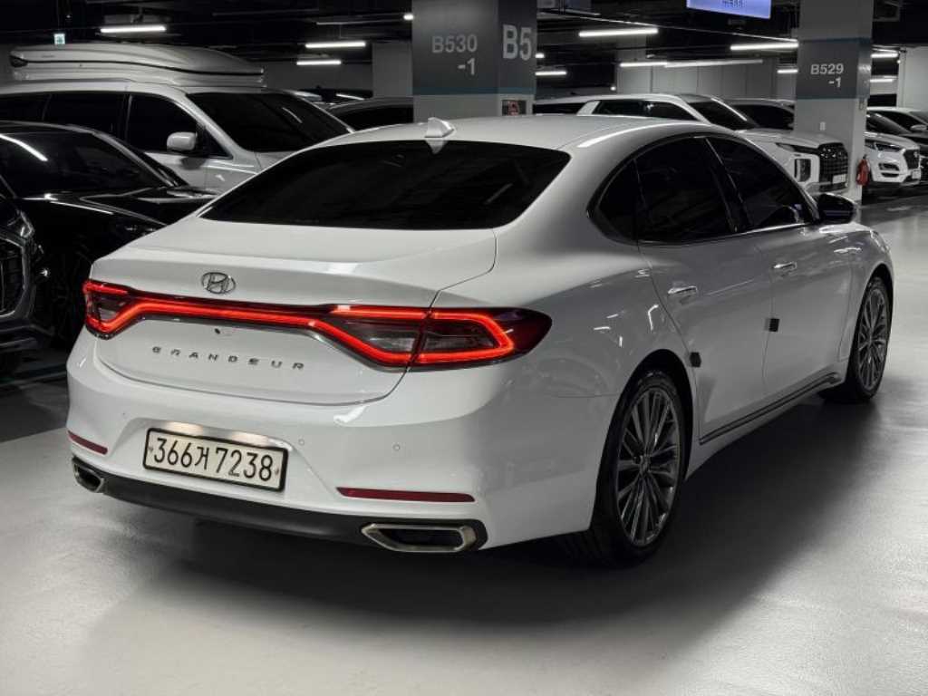 HYUNDAI Grandeur - Vista 5