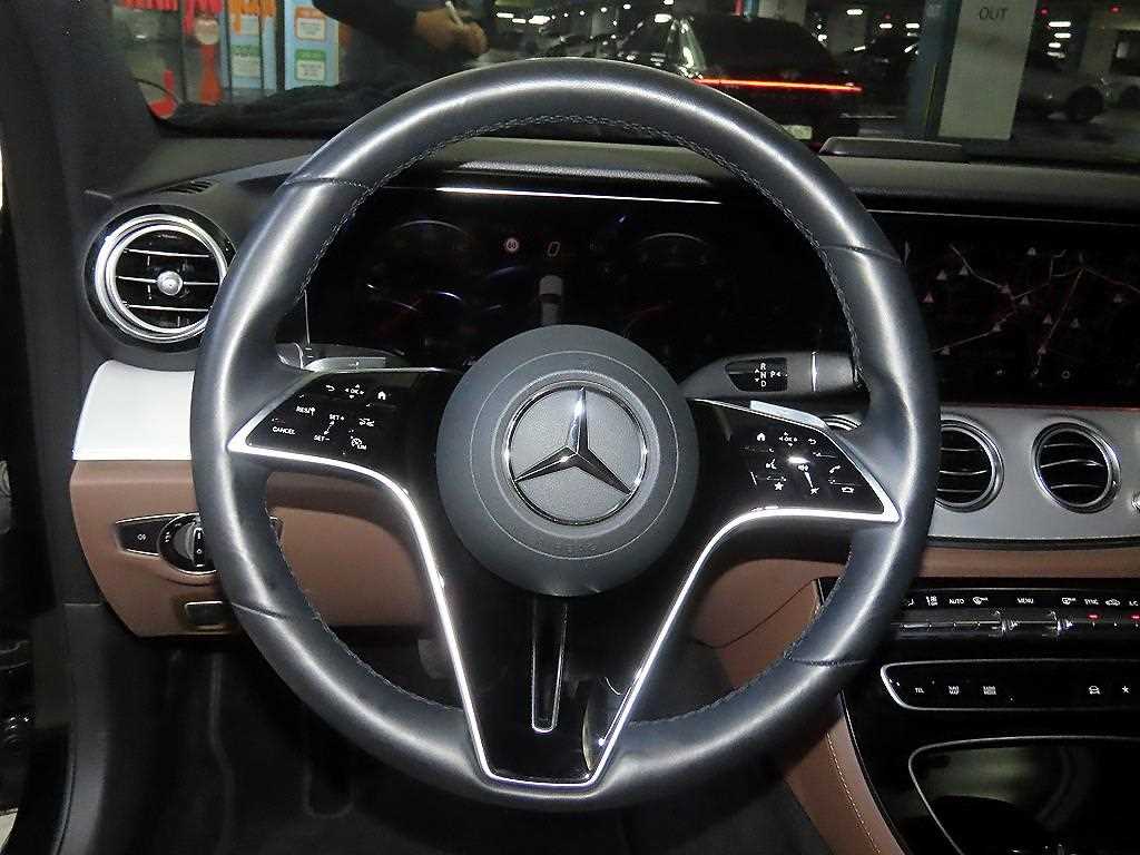 Mercedes Benz E class - Vista 8