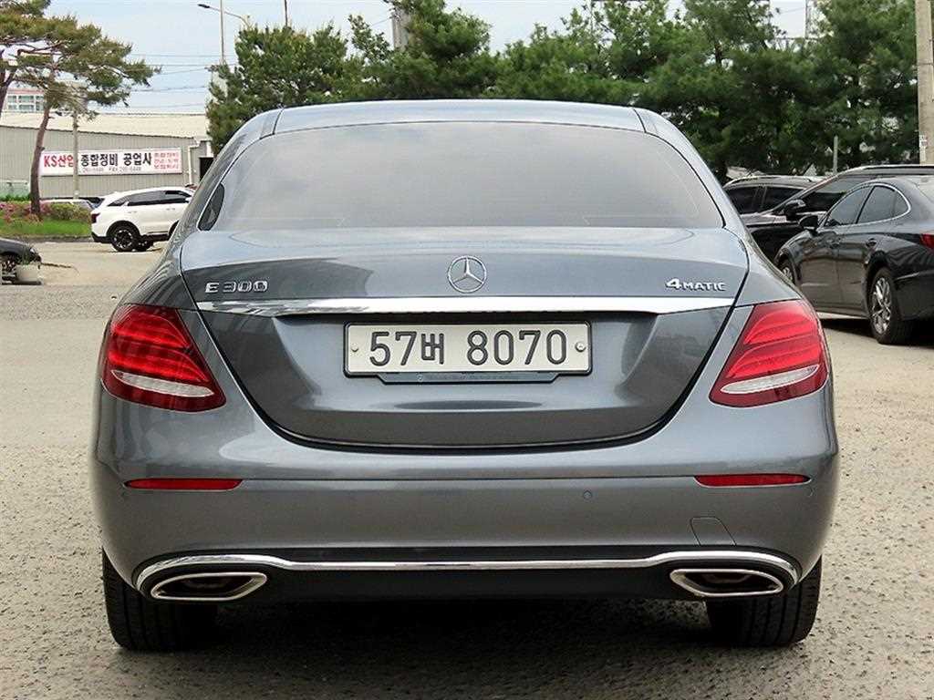 Mercedes Benz E class - Vista 5