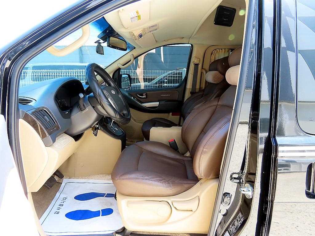 HYUNDAI Starex - Vista 5