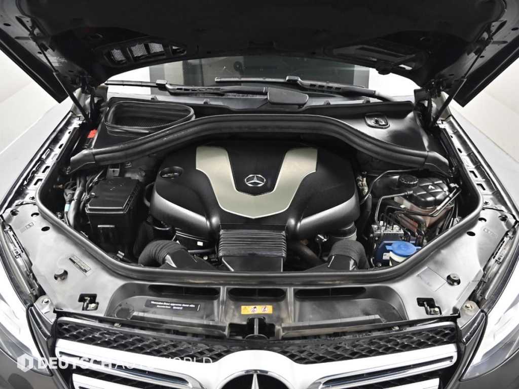 Mercedes Benz GLE Class - Vista 6
