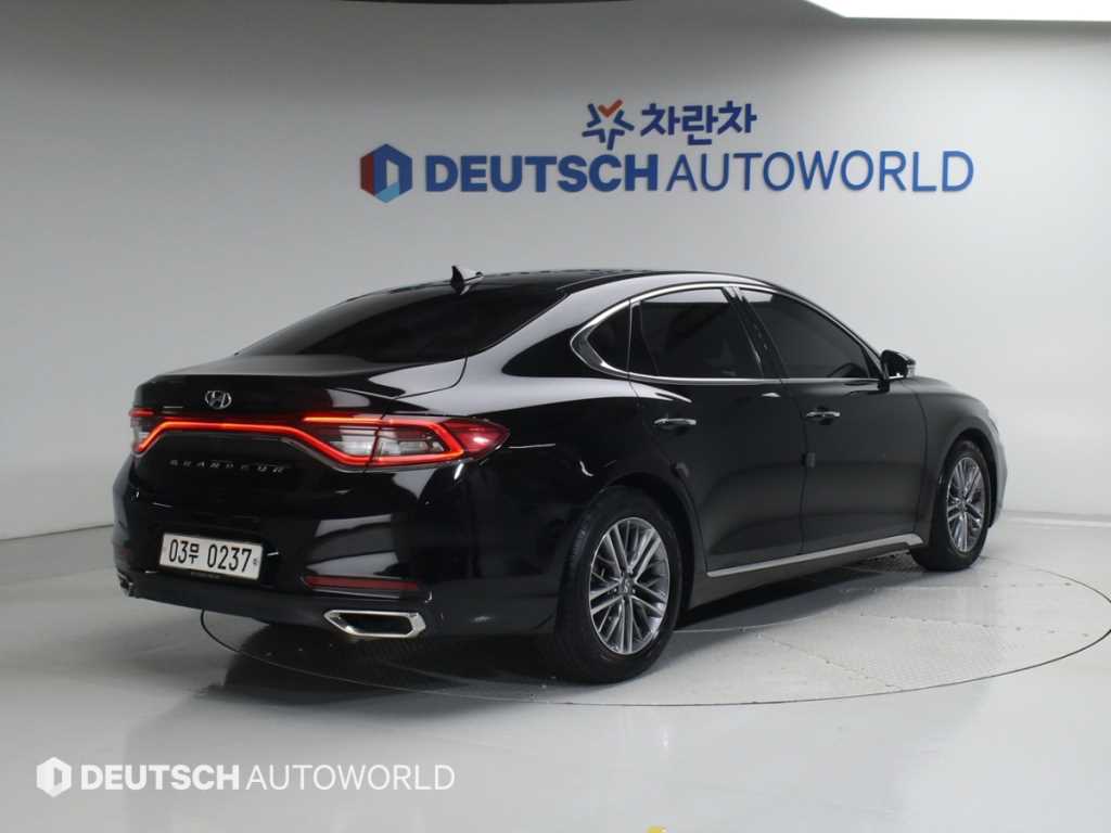 HYUNDAI Grandeur - Vista 2