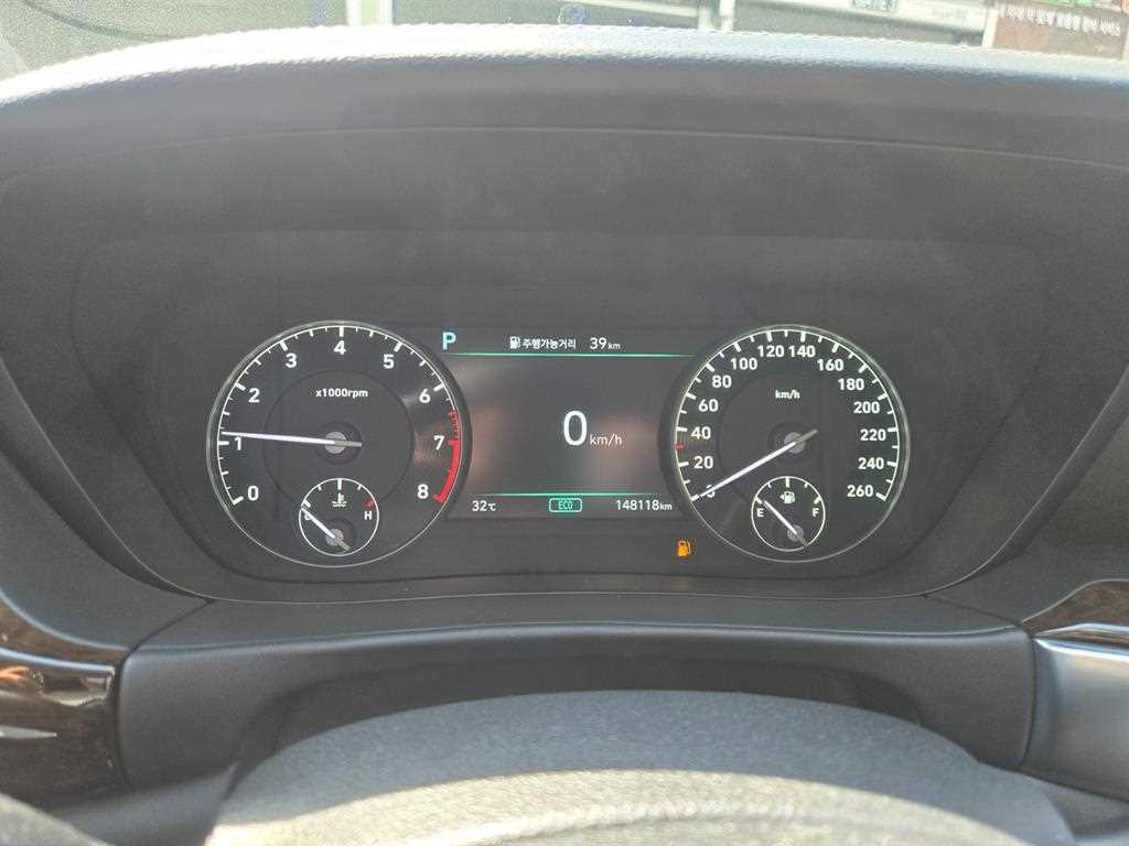 Genesis G90 - Vista 8