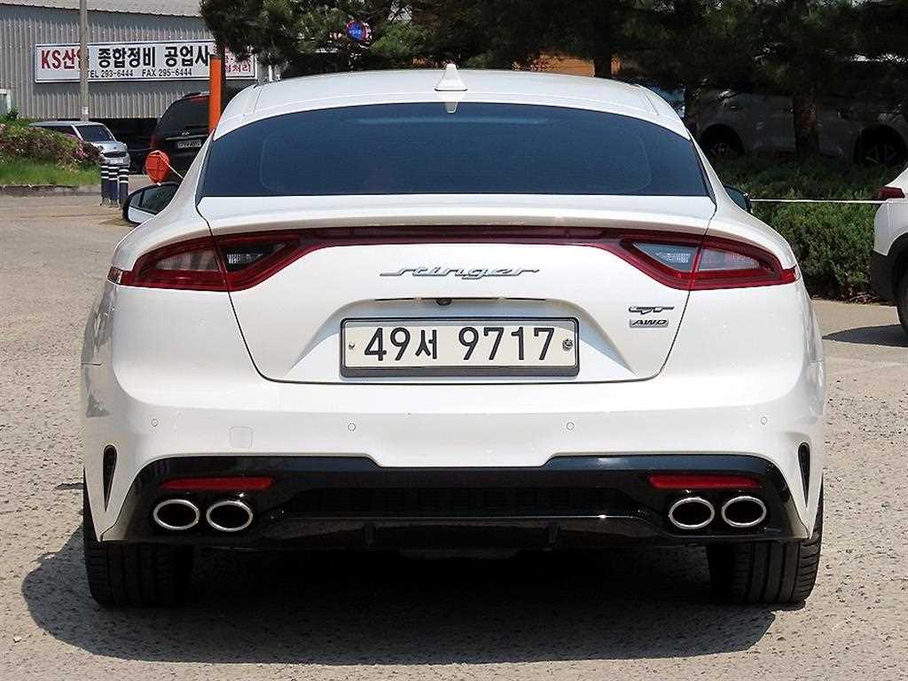 KIA Stinger - Vista 4