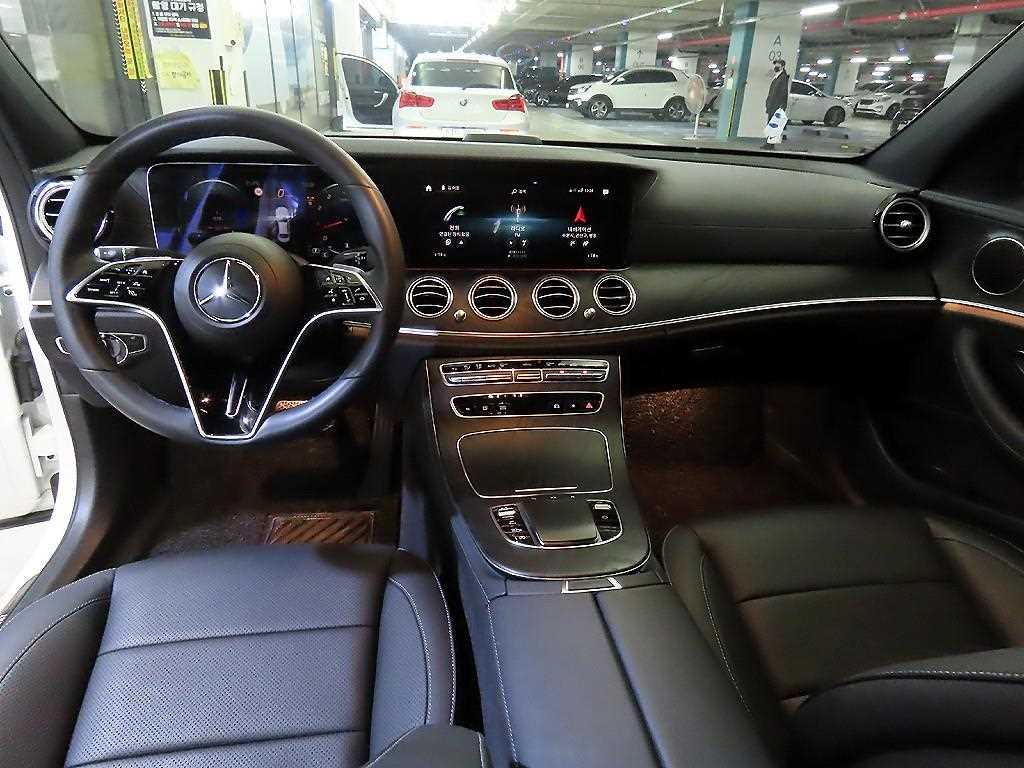 Mercedes Benz E class - Vista 10