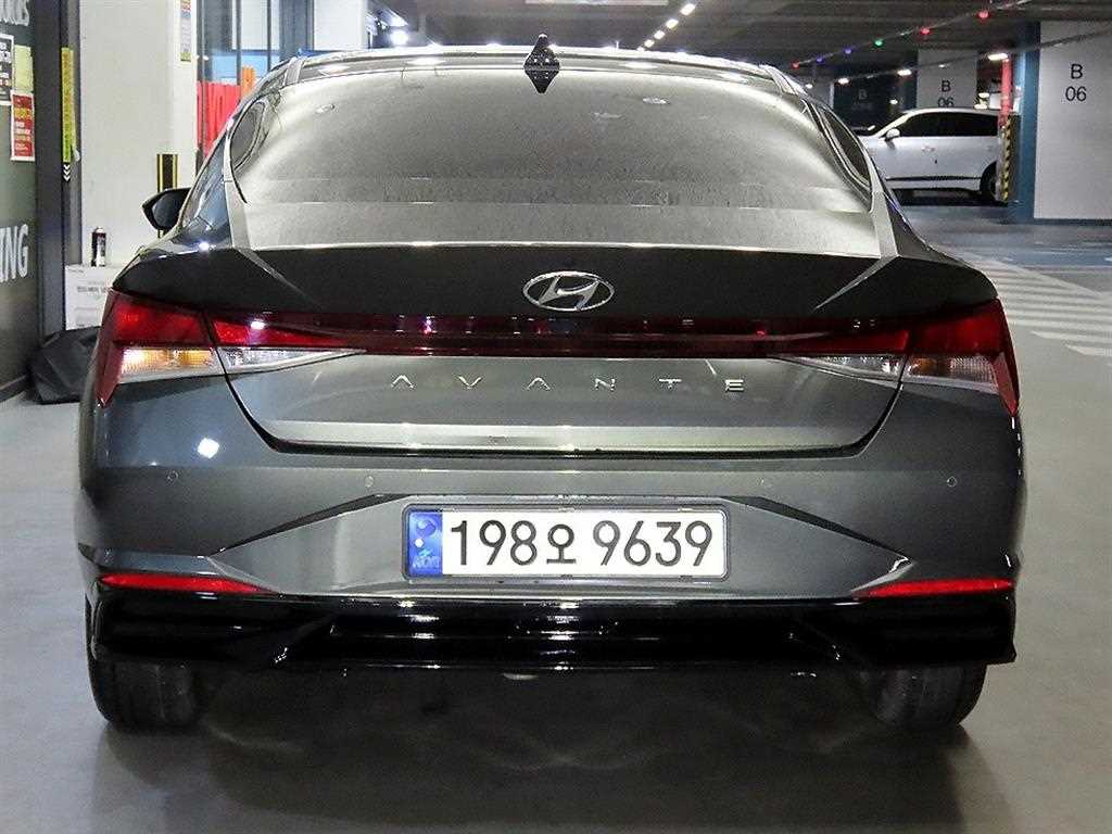 HYUNDAI Avante - Vista 5