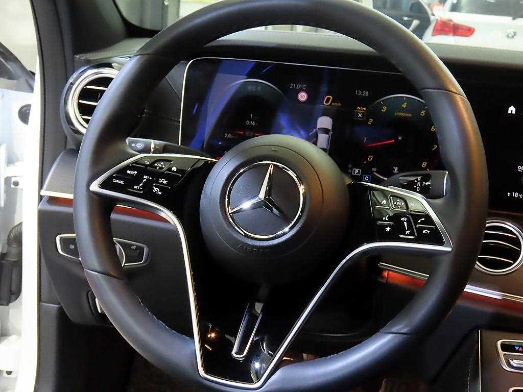 Mercedes Benz E class - Vista 8