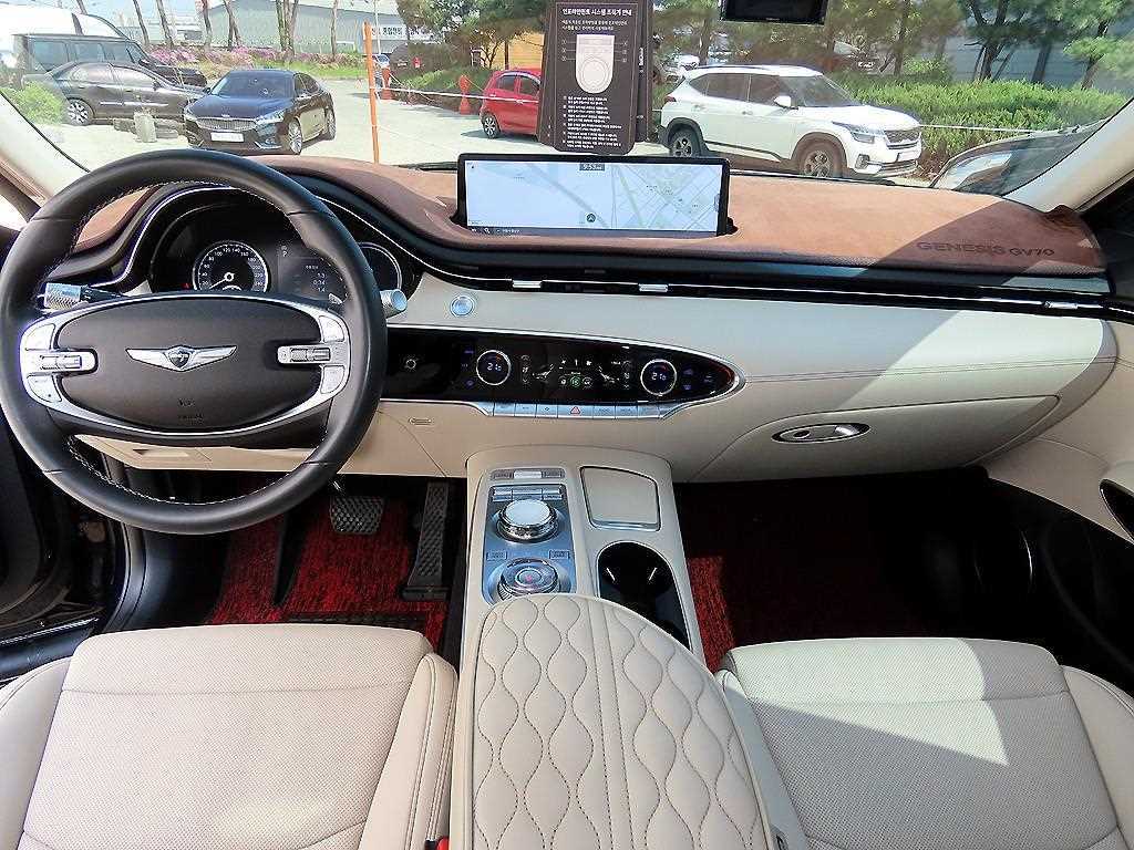 Genesis GV70 - Vista 7