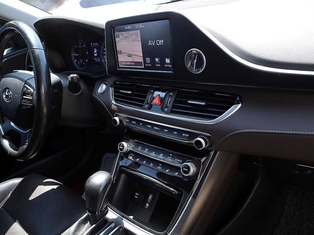 HYUNDAI Grandeur - Vista 11