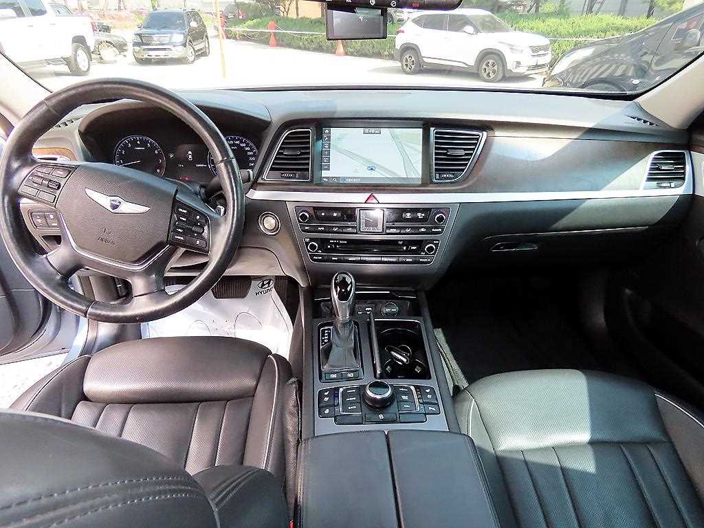 HYUNDAI Genesis - Vista 7