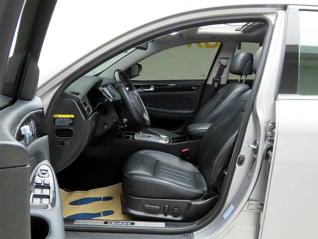 HYUNDAI Genesis - Vista 12