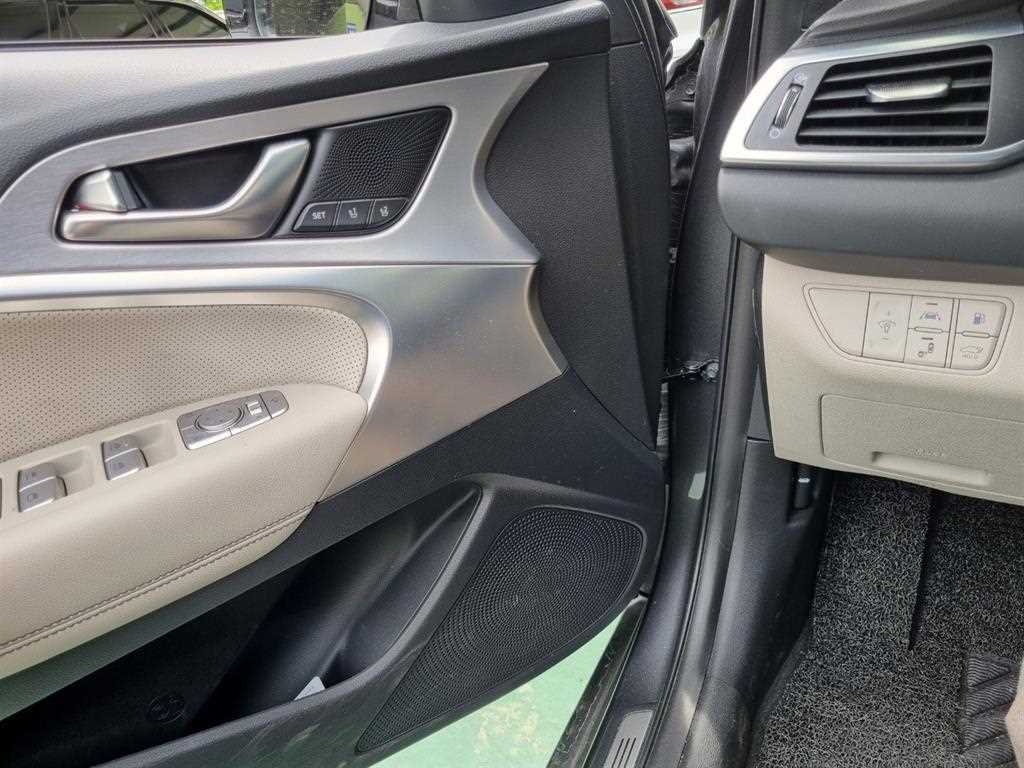 Genesis G70 - Vista 9