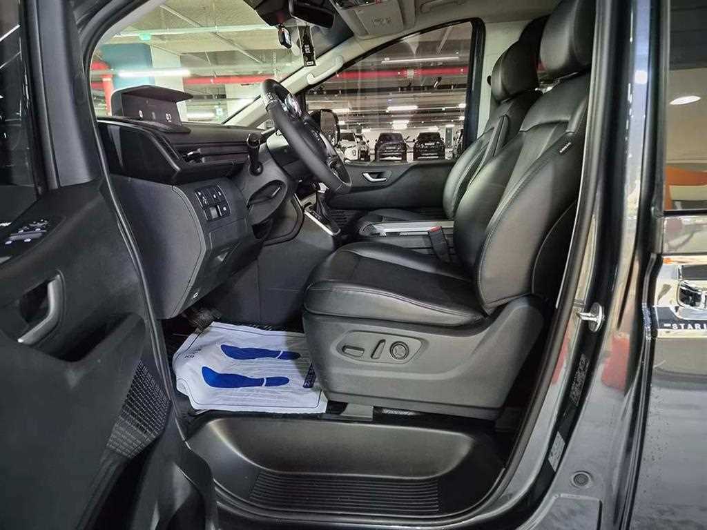 HYUNDAI Staria - Vista 6