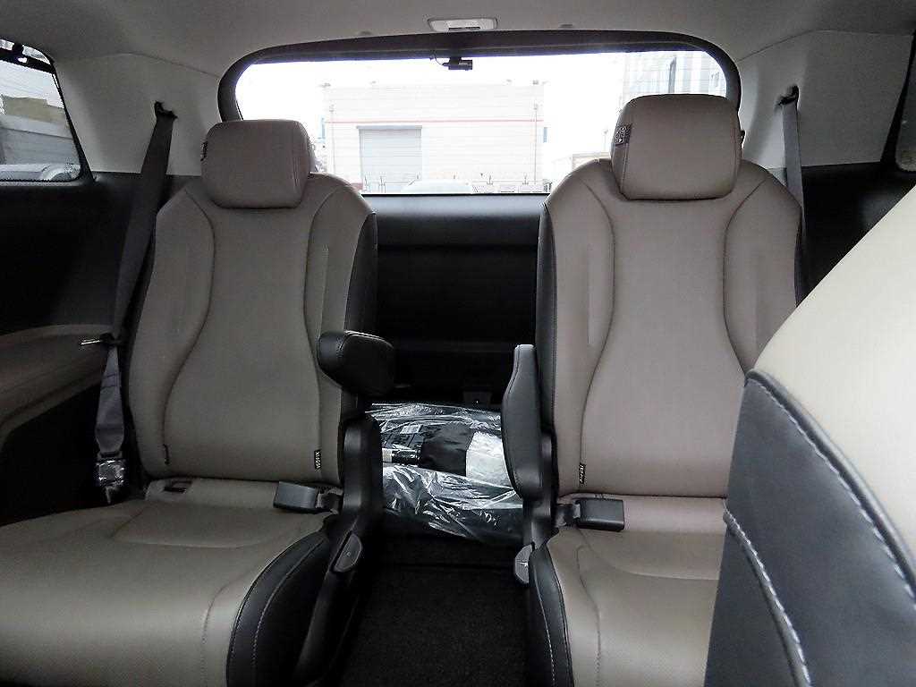 KIA Carnival - Vista 7