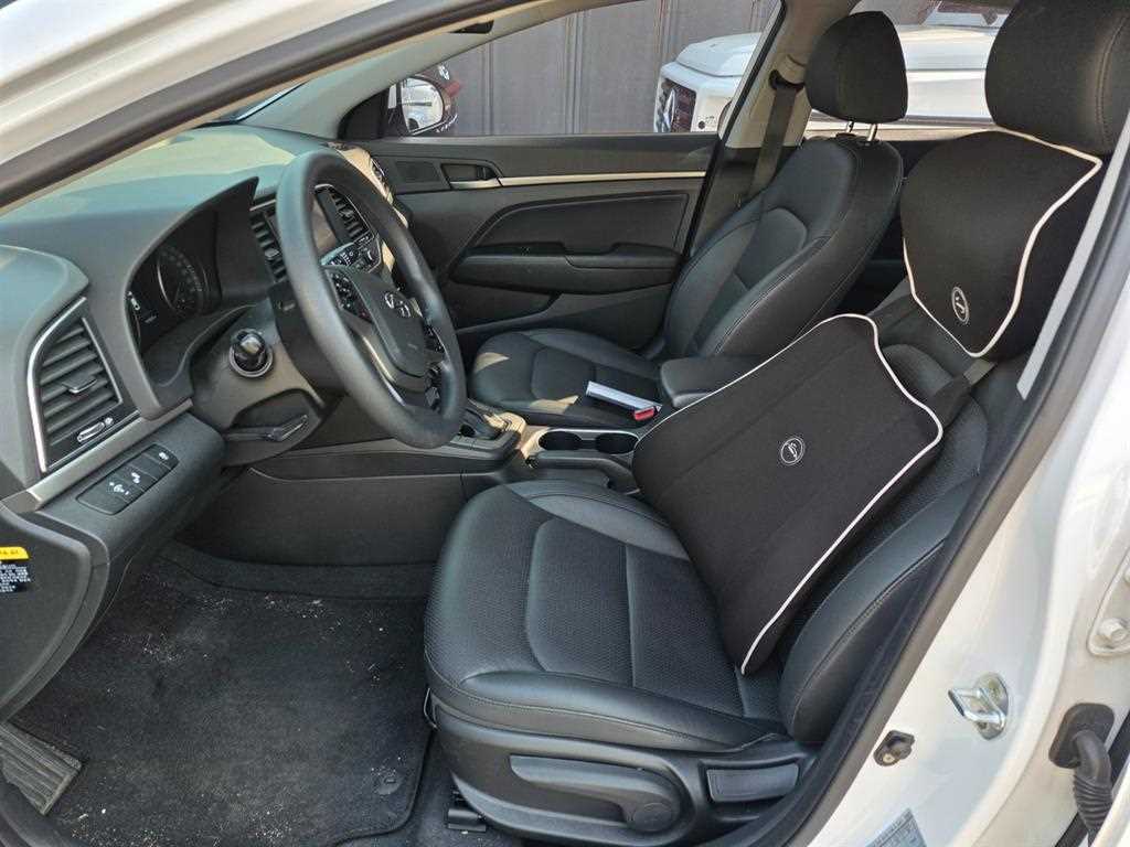 HYUNDAI Avante - Vista 3