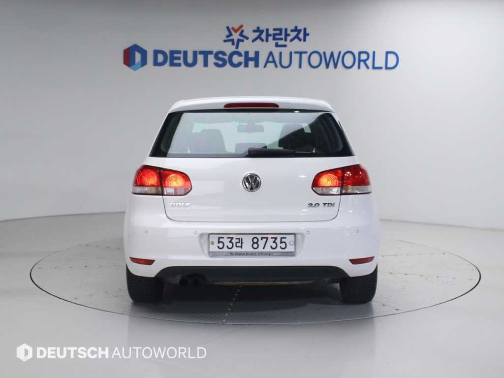 Volkswagen Golf - Vista 4