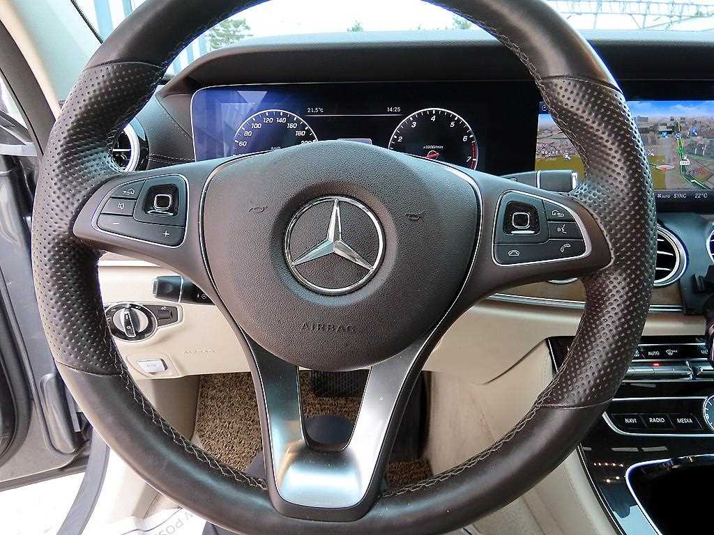 Mercedes Benz E class - Vista 8