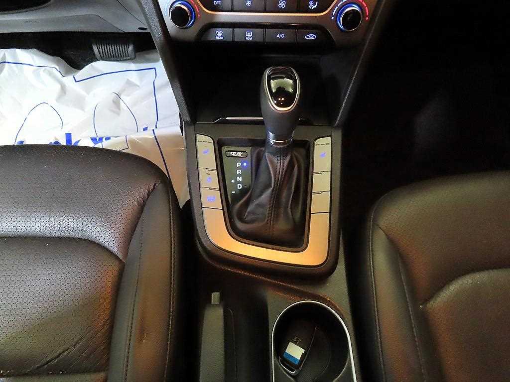 HYUNDAI Avante - Vista 12
