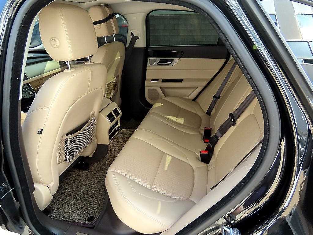 Jaguar XF - Vista 6