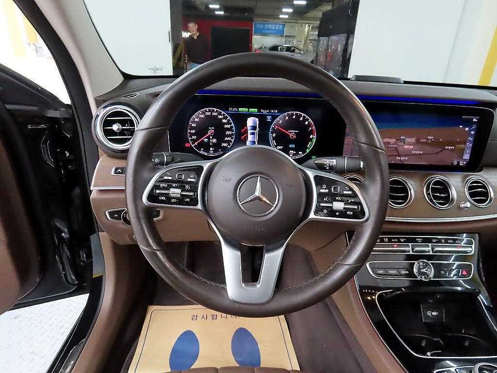 Mercedes Benz E class - Vista 9