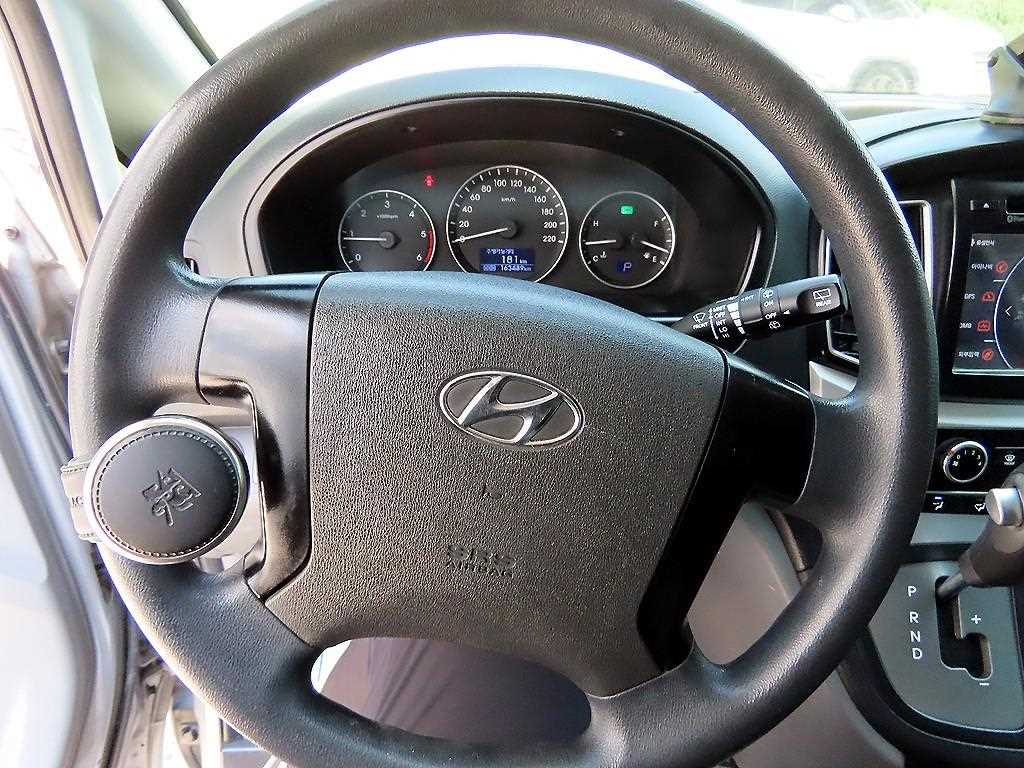 HYUNDAI Starex - Vista 8