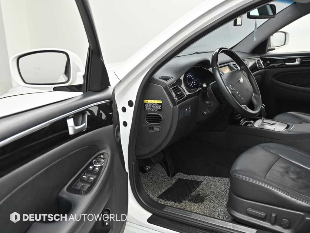 HYUNDAI Genesis - Vista 11