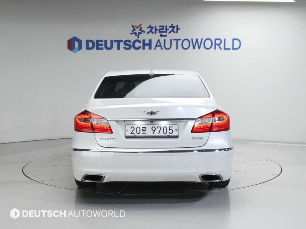 HYUNDAI Genesis - Vista 4