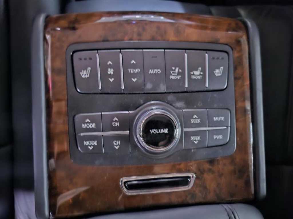 HYUNDAI Equus - Vista 12