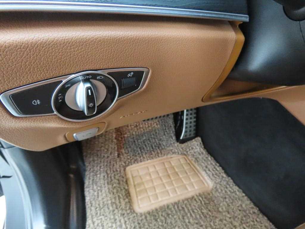 Mercedes Benz E class - Vista 10