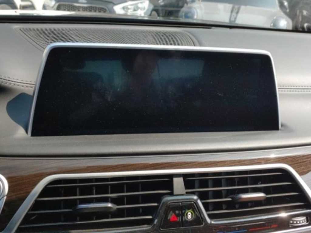 BMW 7 Series - Vista 11