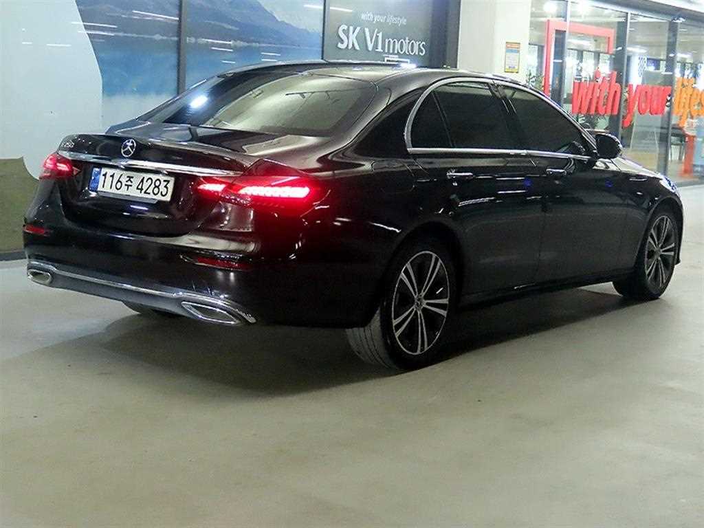 Mercedes Benz E class - Vista 4