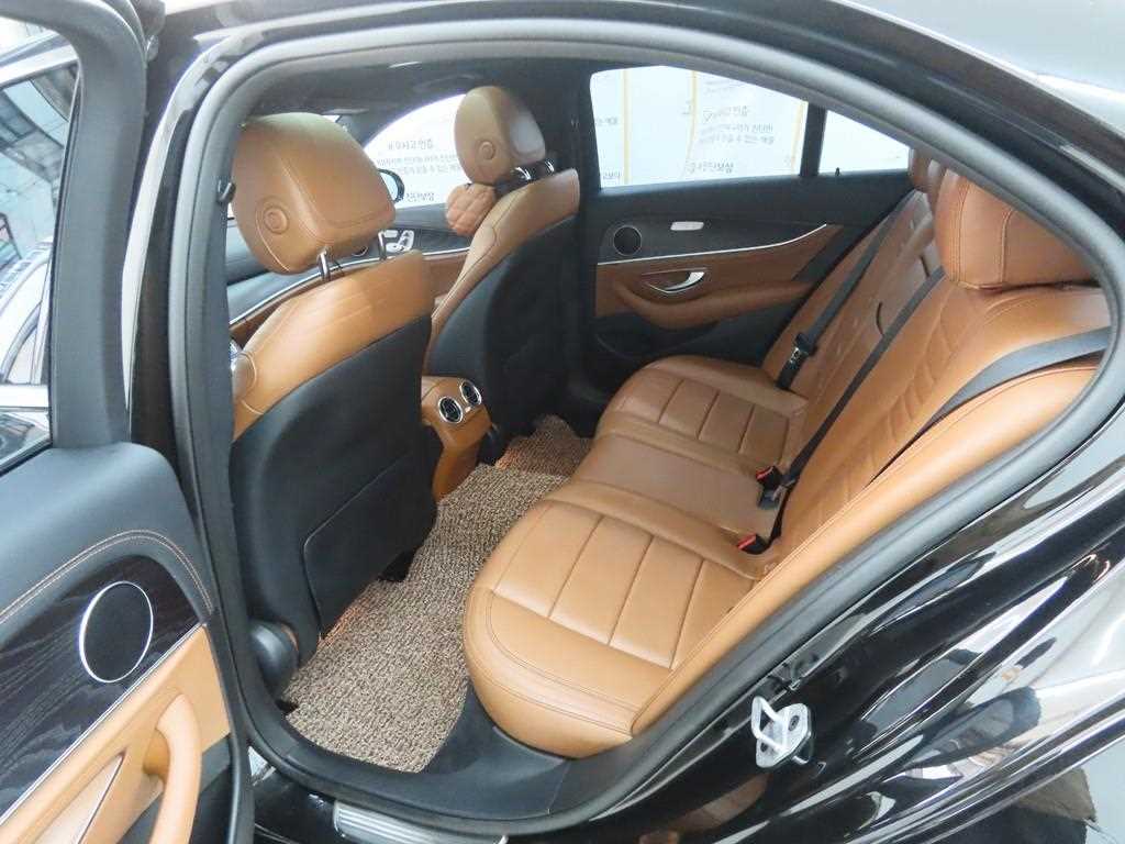 Mercedes Benz E class - Vista 6
