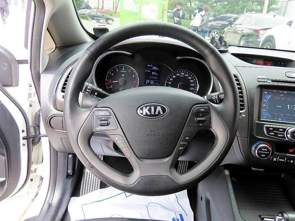 KIA K3 - Vista 8