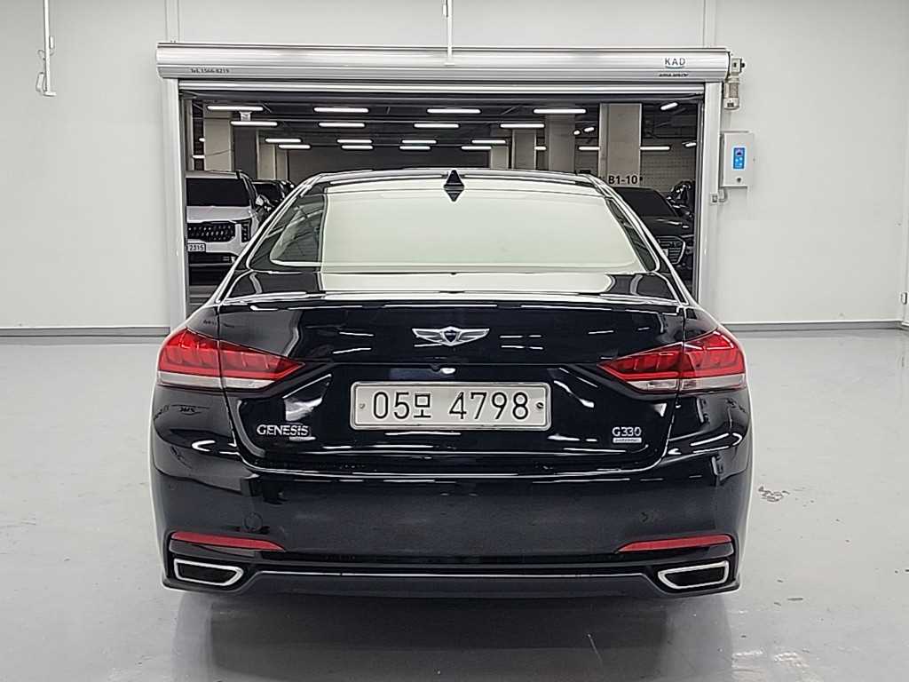 HYUNDAI Genesis - Vista 3