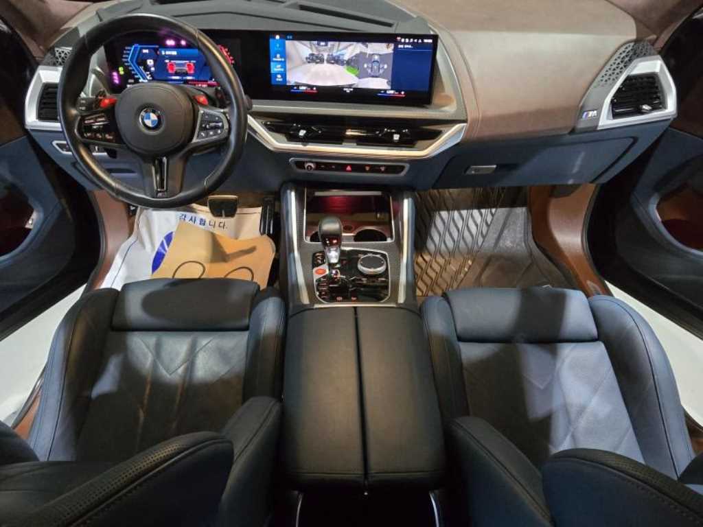BMW XM - Vista 8
