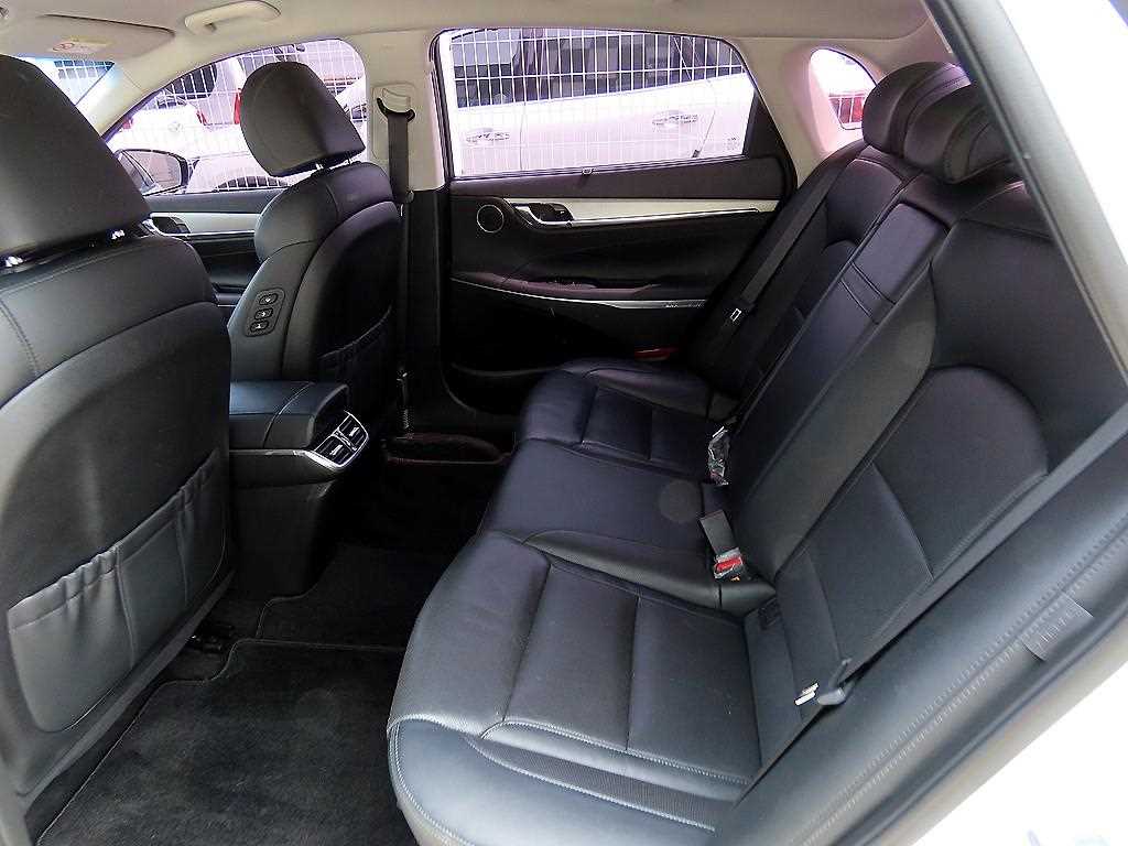 HYUNDAI Grandeur - Vista 6
